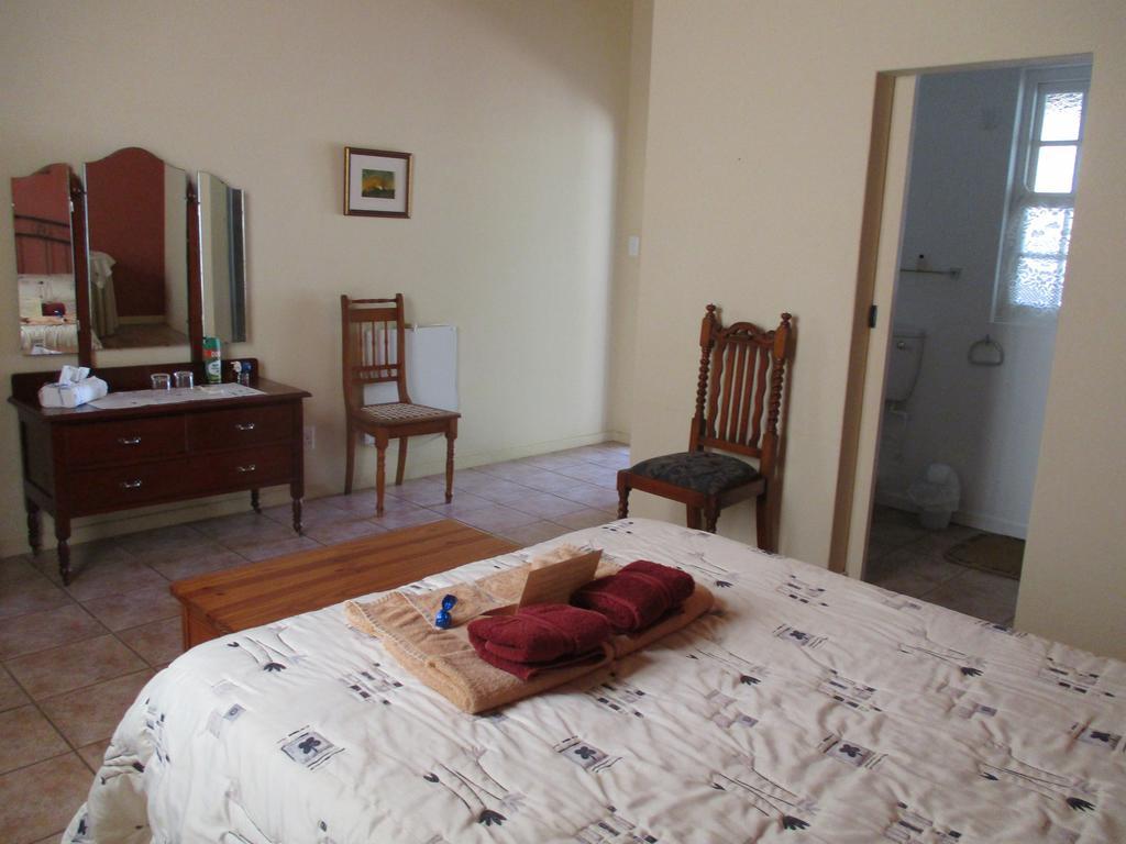 Van Rhyn Guest House Vanrhynsdorp Bagian luar foto