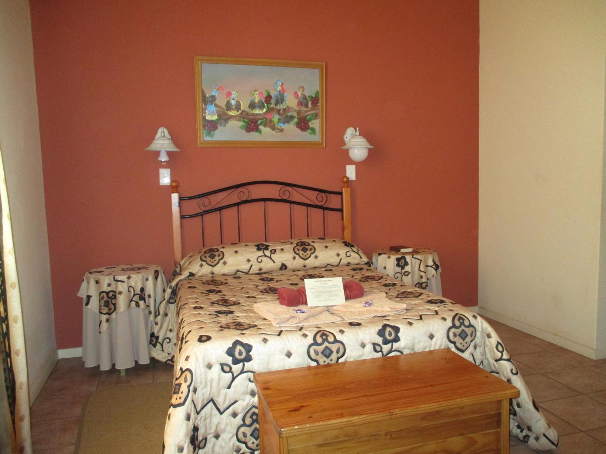 Van Rhyn Guest House Vanrhynsdorp Bagian luar foto