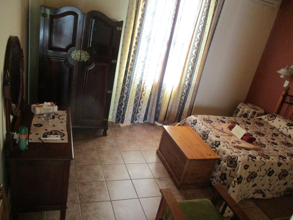 Van Rhyn Guest House Vanrhynsdorp Bagian luar foto