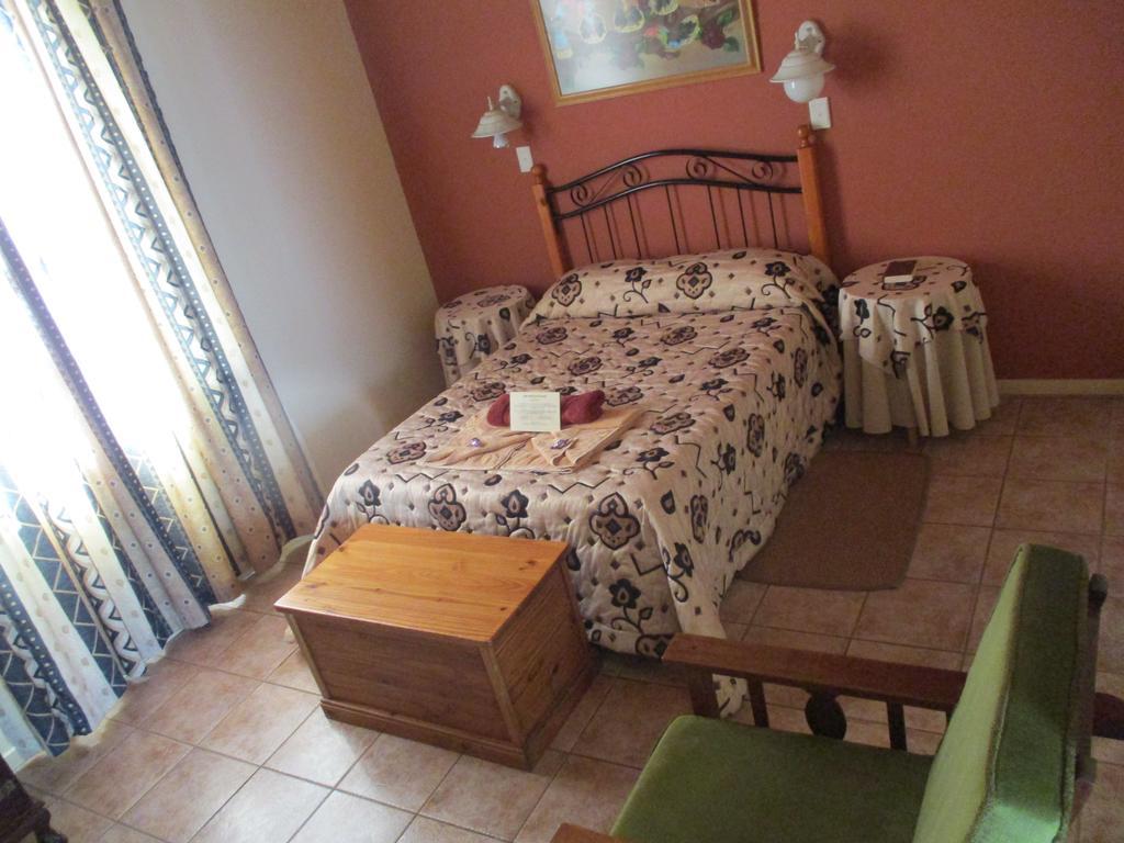 Van Rhyn Guest House Vanrhynsdorp Bagian luar foto
