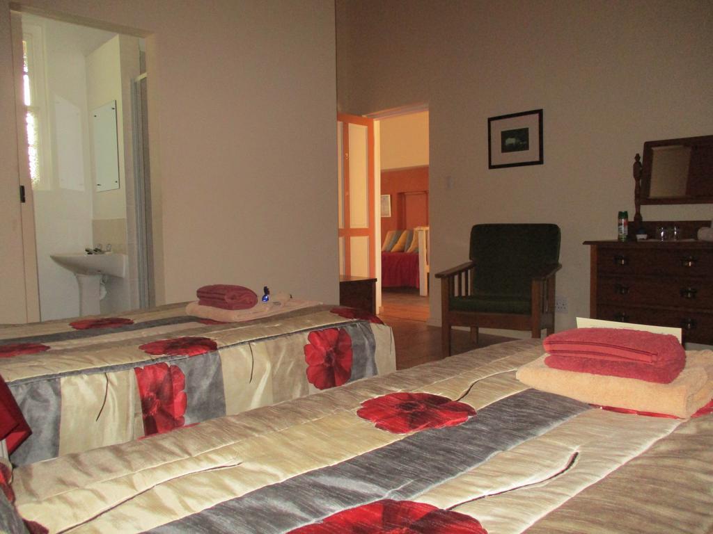 Van Rhyn Guest House Vanrhynsdorp Bagian luar foto