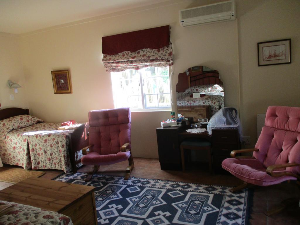 Van Rhyn Guest House Vanrhynsdorp Bagian luar foto