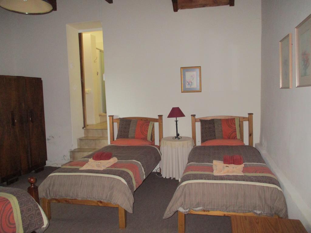 Van Rhyn Guest House Vanrhynsdorp Bagian luar foto