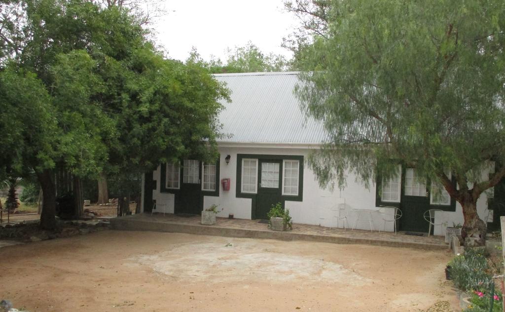 Van Rhyn Guest House Vanrhynsdorp Bagian luar foto