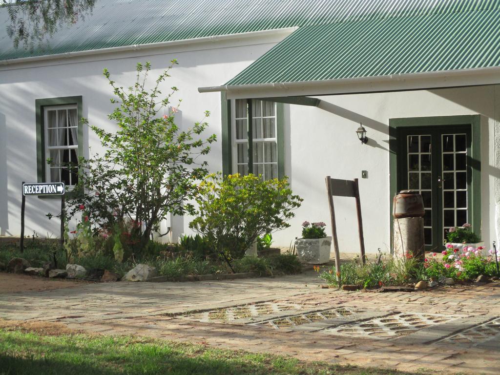 Van Rhyn Guest House Vanrhynsdorp Bagian luar foto