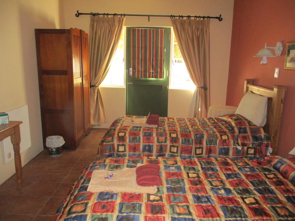 Van Rhyn Guest House Vanrhynsdorp Bagian luar foto